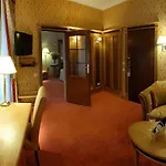 スイス ホテル 4*
